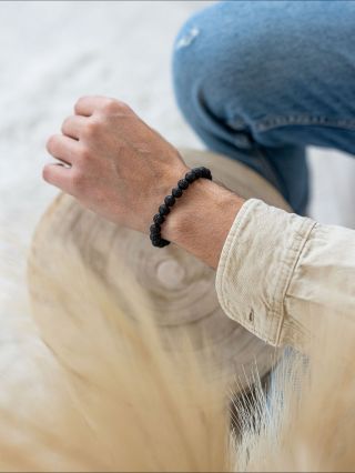 Novinky dorazily na e-shop! 🥳 Dlouhou dobu jsme čelili dotazům na gravírování a klasické korálkové náramky z kamenů…až...