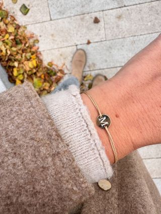 Žetonek s gravírovaným písmenkem pro vás máme ve stříbře Ag925 rhodiovaném a žlutě zlaceném 🥰 Písmenko si můžete nechat...