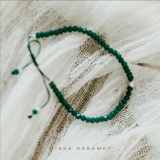 Náramek “Emerald Green” patří už roky k vánočním evergreenům 🎄 Budeš-li ho chtít i dárkově zabalit, žádný problém 🎁...