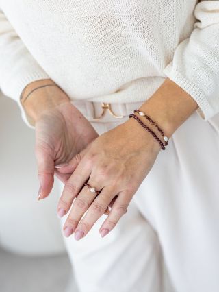 Na e-shopu nově přibyly náramky a prstýnky z drobných broušených minerálků ✨ A sleva 20 % s kódem BF20 stále platí! Na...